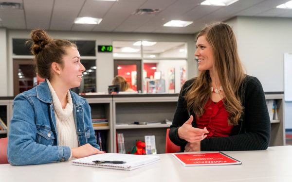 Director of Career and Professional Development Jessica Klyn de Novelo ’05 (right) meeting with a student.