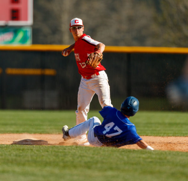 Garrett Saunders ’19 fielding a ball for the Central Dutch