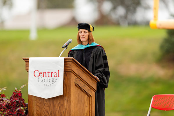 Kelly Gorsche Markey ’88 served as the Commencement speaker