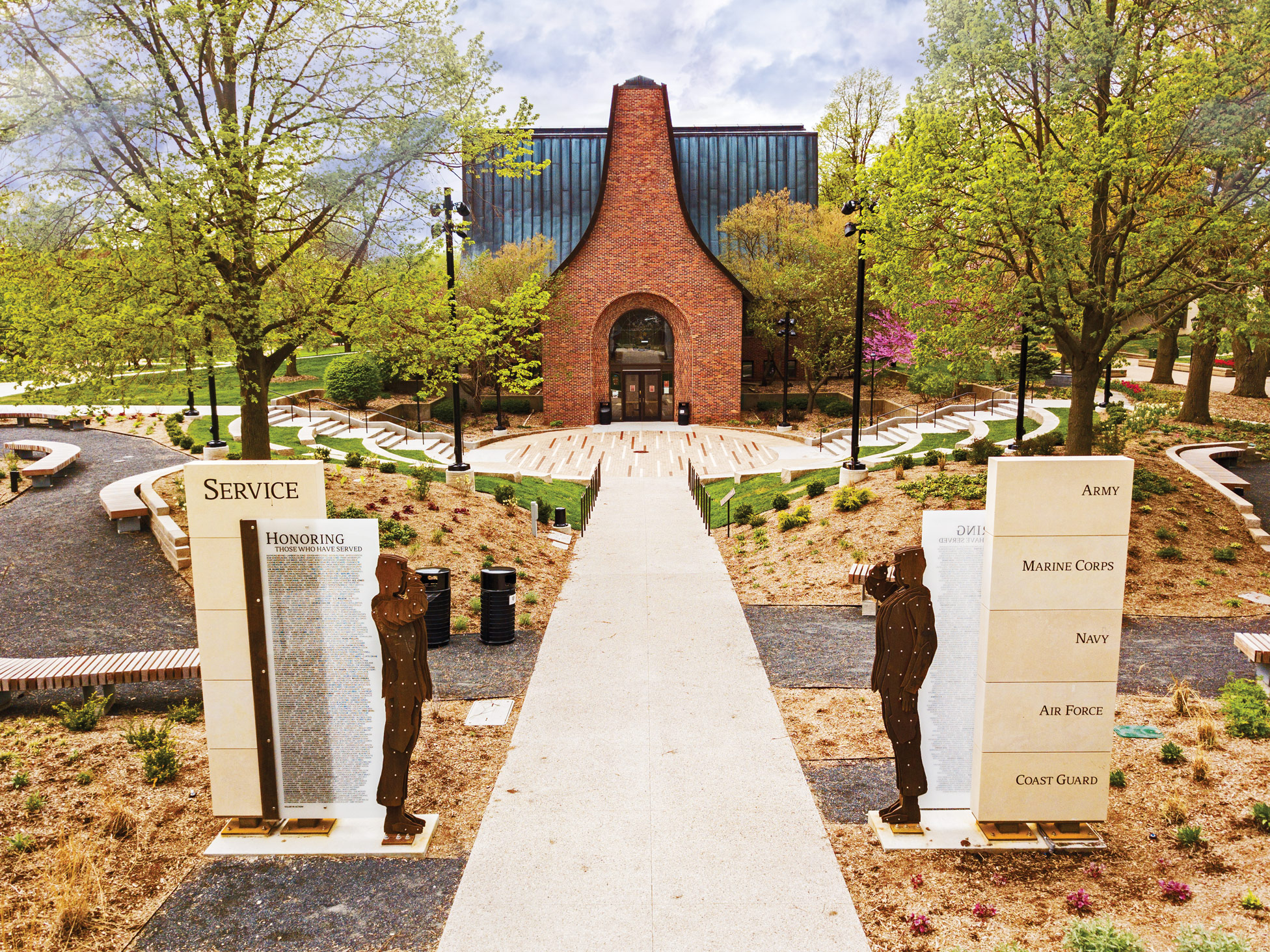 A memorial to Central’s veterans flanks the college’s new Peace Mall history garden and Wallace Spencer Stepenske ’64 Amphitheater