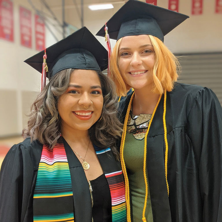 Sarahi Ledesma-Ruiz ’21 (left), of Round Lake, Illinois, and Maggie Langenfeld ’21, of Earling, Iowa