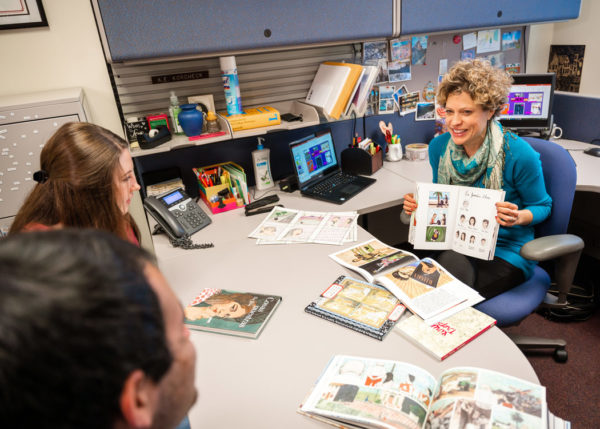 Kathy Korcheck, professor of Spanish, discusses the benefits of learning with comics and graphic novels with Rebekah Cashen ’23 and Martin Vineyard ’23.