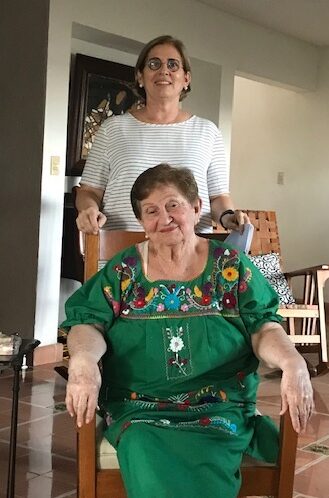 Doña Beatriz Alcocer with her daughter, Claudina Castillo Alcocer, in February 2021.