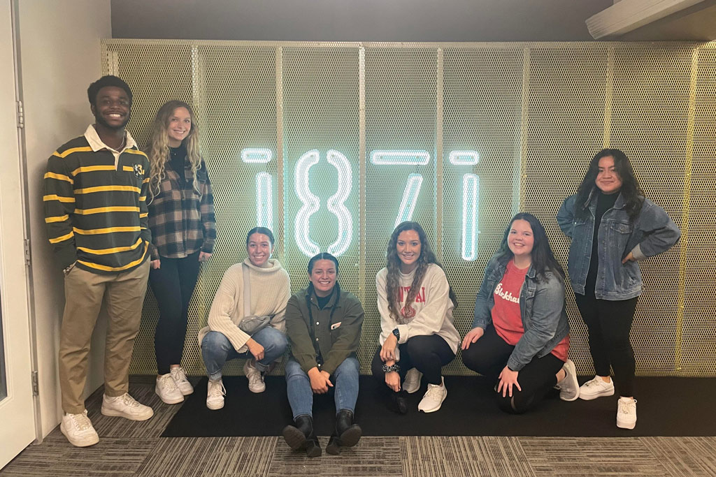 The Chicago Semester welcomed seven Central students in fall of 2021. From left Jonathan Bossou ’23, Sarah Lindeman ’23, Ashley Lupkes ’23, Gloria Montiel ’23, Madison Farrington ’23, Elizabeth Hurlbut ’23 and Leti (Letica) Francisco Pascual ’23.