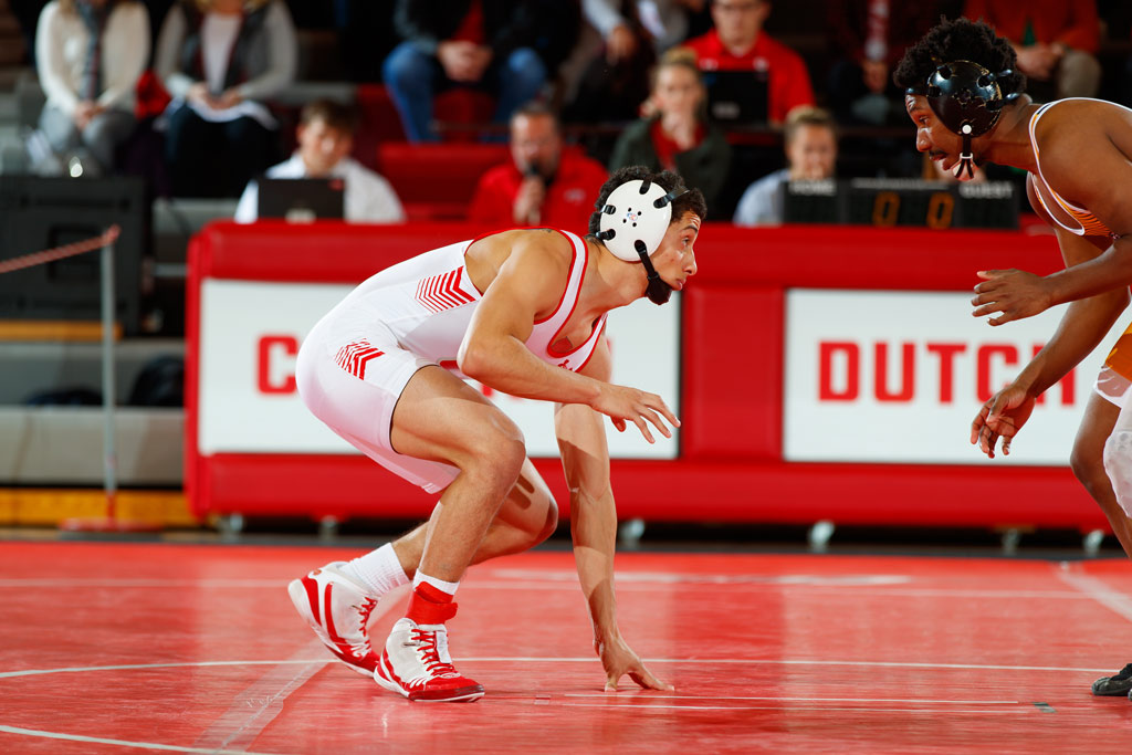 Carlos Posas ’22 never once let fear take over during a wrestling match. This Californian wrestler dominated his duals while in the Midwest.