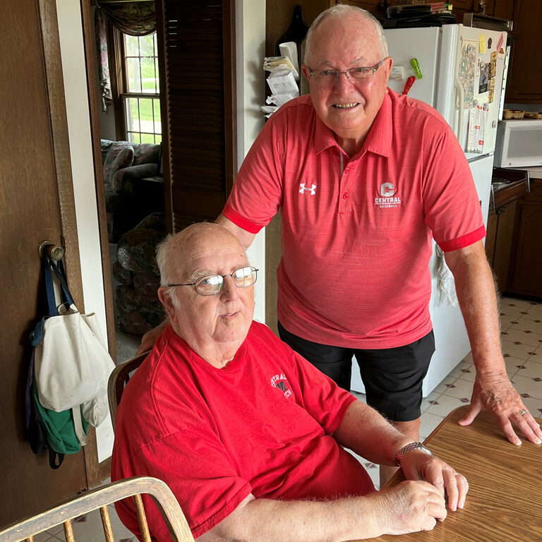 Lifetime Central fan Max Vander Pol, left, at the kitchen table of his Pella home during a visit with Dave Sutphen ’61. They were classmates as freshmen at Central 1957-58.
